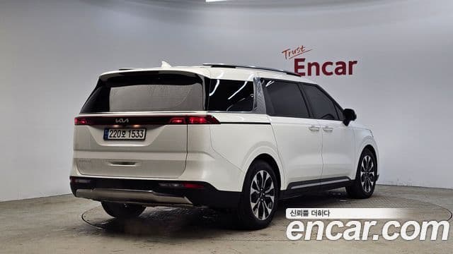 Kia Carnival 2023 — ფოტო 2/20