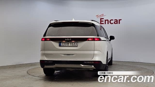 Kia Carnival 2023 — ფოტო 4/20