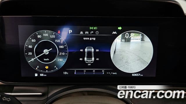 Kia Carnival 2023 — ფოტო 8/20