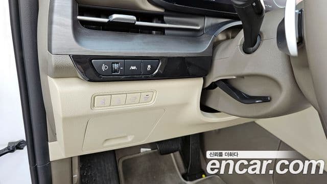 Kia Carnival 2023 — ფოტო 16/20