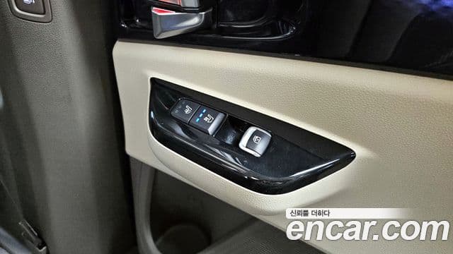 Kia Carnival 2023 — ფოტო 19/20