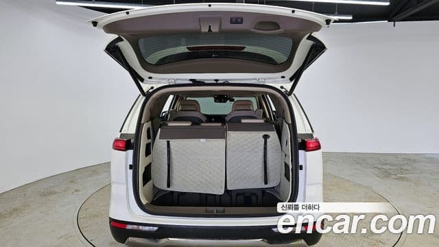 Kia Carnival 2023 — фото 20 из 20