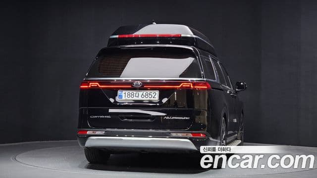 Kia Carnival 2021 — ფოტო 4/20