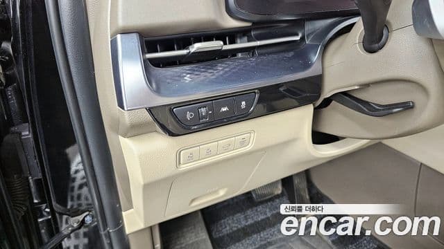 Kia Carnival 2021 — ფოტო 16/20