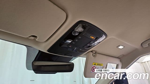Kia Carnival 2021 — ფოტო 17/20