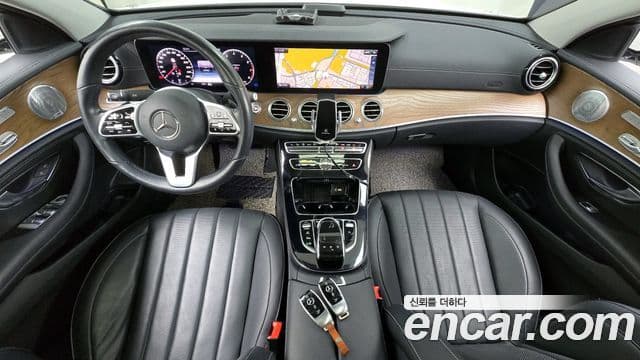 Mercedes-Benz E-Class 2020 — ფოტო 7/20