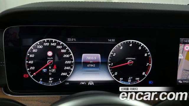 Mercedes-Benz E-Class 2020 — ფოტო 8/20