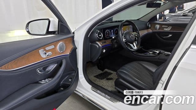 Mercedes-Benz E-Class 2020 — ფოტო 10/20