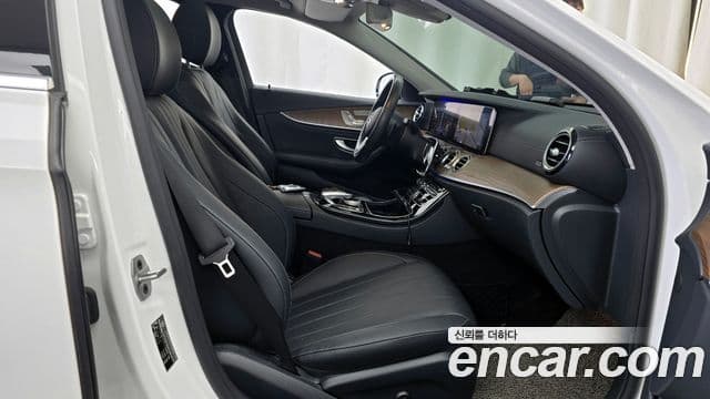 Mercedes-Benz E-Class 2020 — ფოტო 11/20