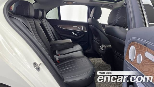 Mercedes-Benz E-Class 2020 — ფოტო 12/20