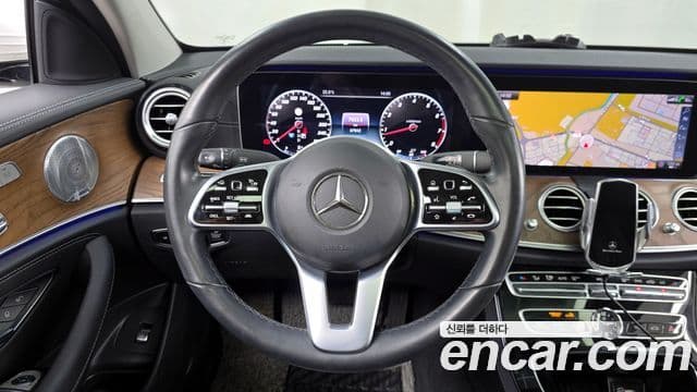 Mercedes-Benz E-Class 2020 — ფოტო 13/20