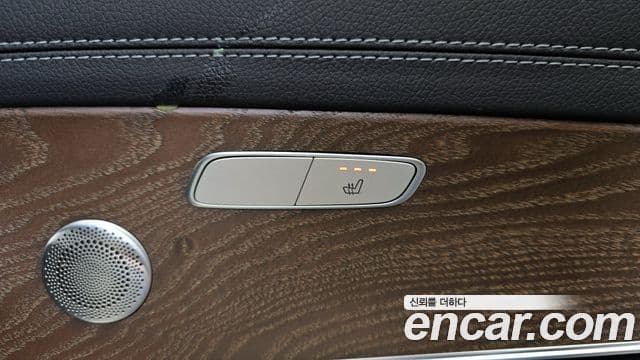 Mercedes-Benz E-Class 2020 — ფოტო 18/20