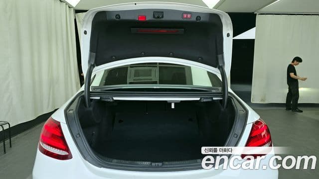 Mercedes-Benz E-Class 2020 — ფოტო 20/20