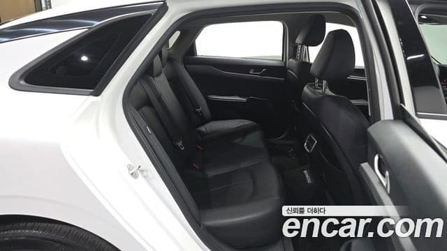 Kia K5 2023 — ფოტო 12/20