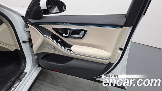 Mercedes-Benz S-Class 2024 — Photo 28/34