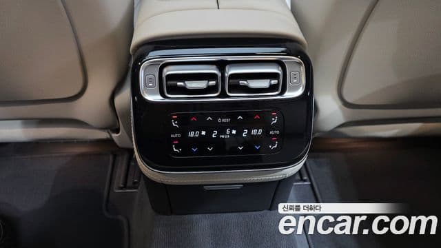 Mercedes-Benz S-Class 2024 — Photo 23/34