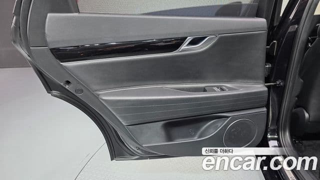 Genesis G80 2021 — ფოტო 28/32