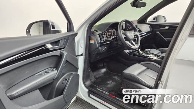 Audi Q5 2022 — Photo 2/34