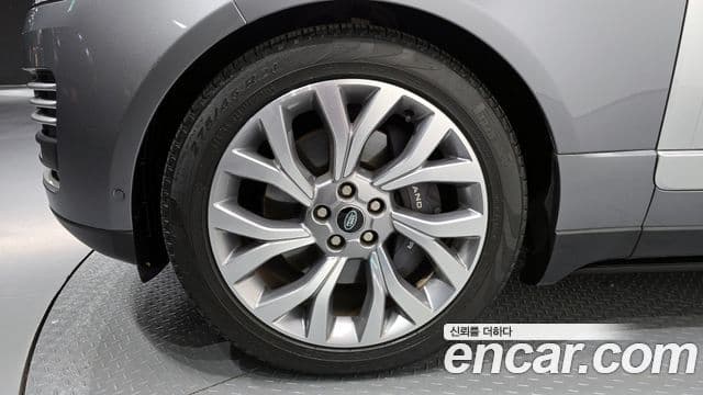 Land Rover Range Rover 2021 — ფოტო 14/20