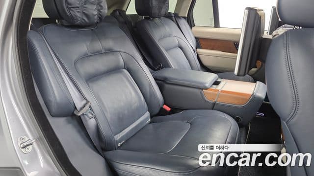 Land Rover Range Rover 2021 — ფოტო 15/20