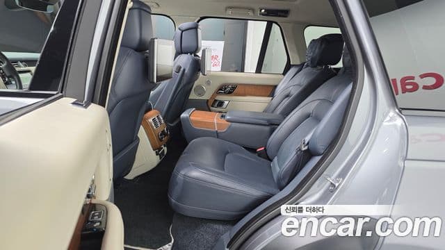 Land Rover Range Rover 2021 — ფოტო 7/20