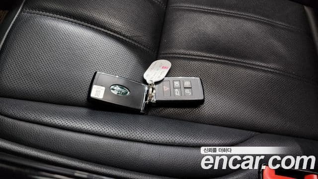 Land Rover Range Rover Evoque 2022 — Şəkil 19/20