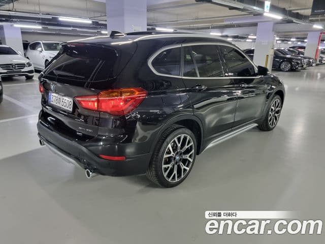 BMW X1 2022 — Şəkil 13/19