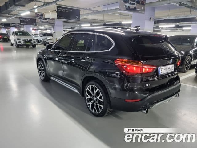 BMW X1 2022 — Şəkil 8/19