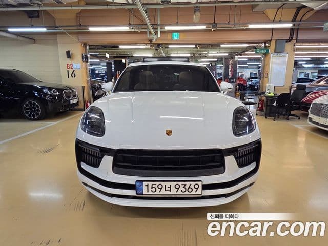 Porsche Macan 2022 — ფოტო 3/20