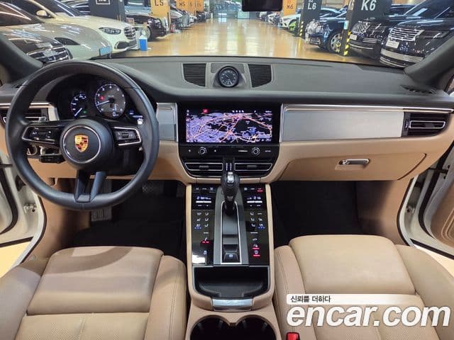 Porsche Macan 2022 — ფოტო 10/20