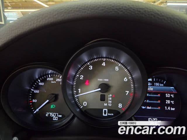 Porsche Macan 2022 — ფოტო 7/20