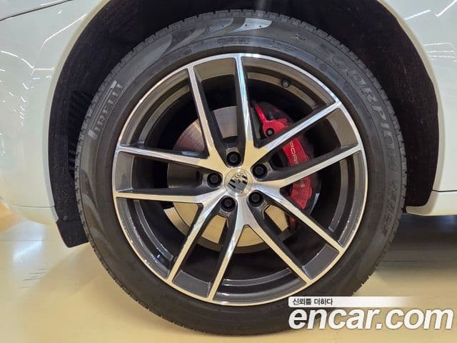 Porsche Macan 2022 — ფოტო 20/20