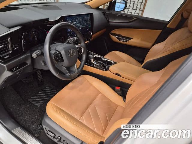 Lexus NX350h 2024 — ფოტო 13/15