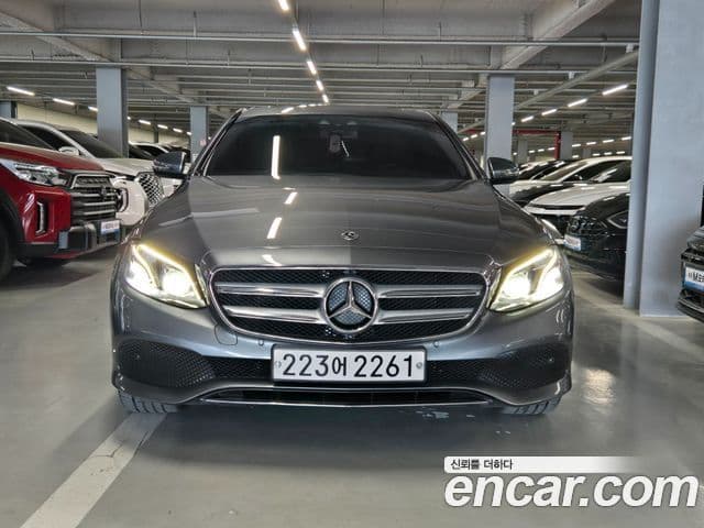 Mercedes-Benz E-Class 2018 — ფოტო 17/20