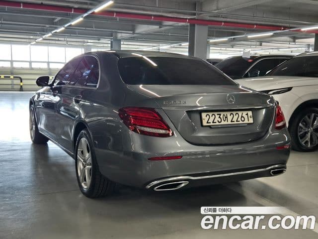 Mercedes-Benz E-Class 2018 — ფოტო 7/20