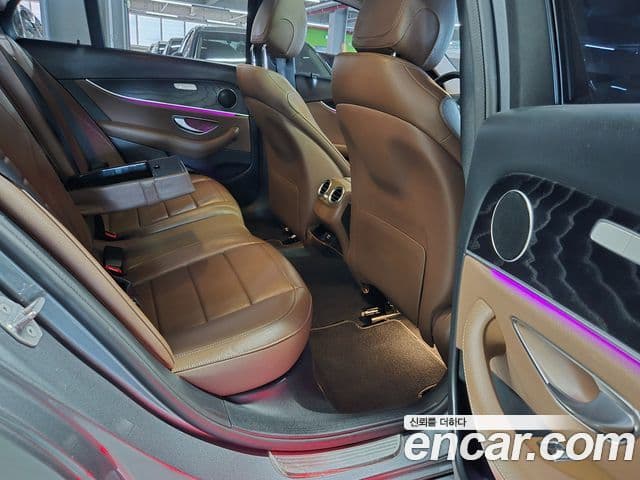 Mercedes-Benz E-Class 2018 — ფოტო 12/20