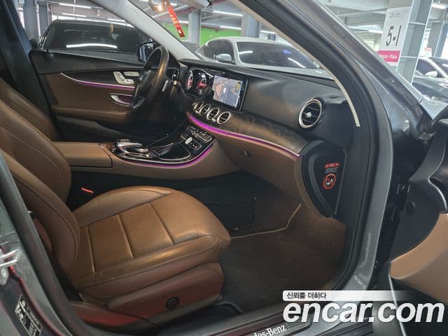 Mercedes-Benz E-Class 2018 — ფოტო 15/20