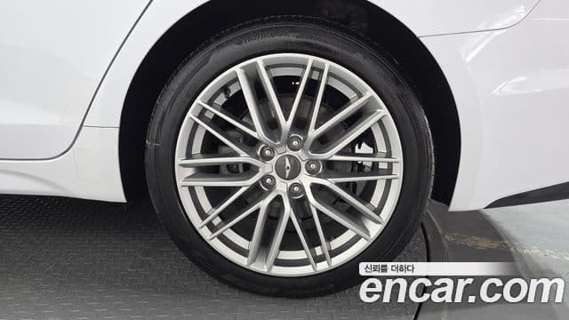 Genesis G70 2019 — Photo 6/36
