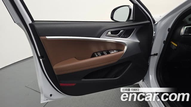 Genesis G70 2019 — Photo 8/36