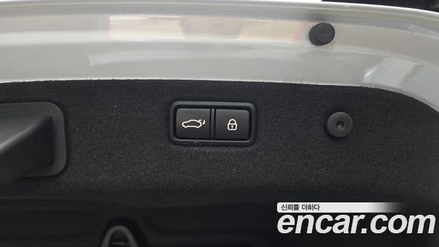 Genesis G70 2019 — Photo 20/36