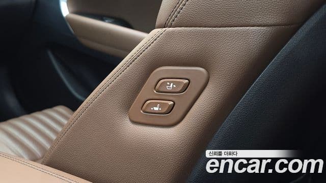 Genesis G70 2019 — Photo 19/36