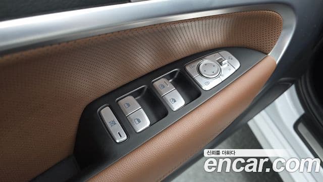 Genesis G70 2019 — Photo 27/36