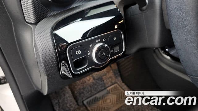 Mercedes-Benz A-Class 2021 — ფოტო 17/20