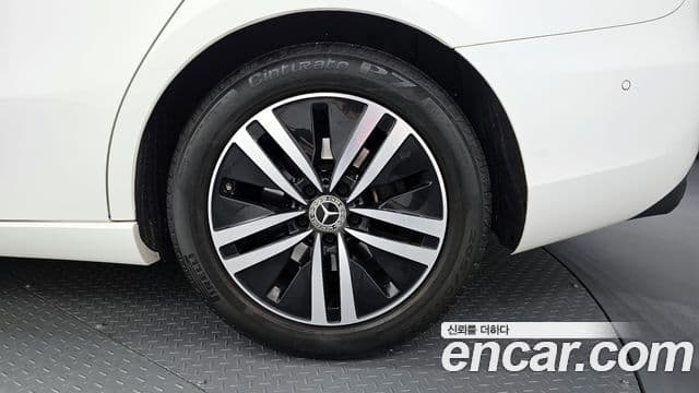 Mercedes-Benz A-Class 2021 — ფოტო 22/31