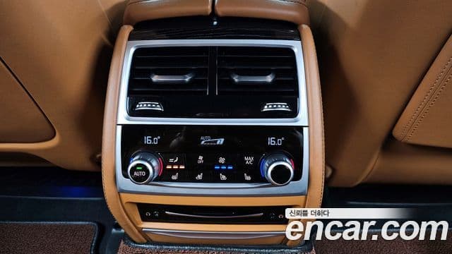 BMW 7 Series 2020 — ფოტო 19/20