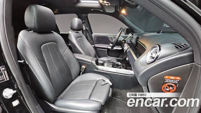 Mercedes-Benz GLB-Class 2021 — Şəkil 10/20