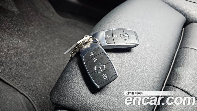 Mercedes-Benz GLB-Class 2021 — Şəkil 20/20
