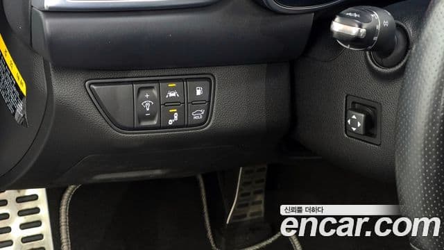 Genesis G70 2018 — ფოტო 13/20