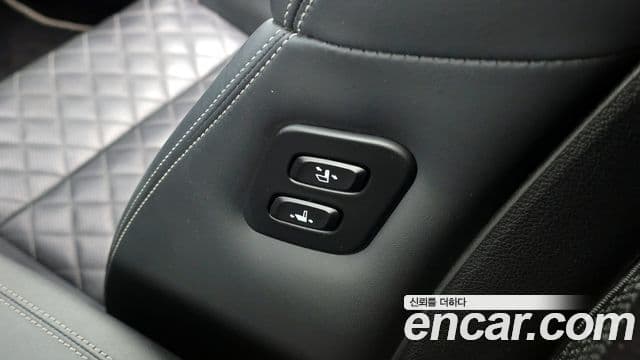 Genesis G70 2018 — ფოტო 16/20