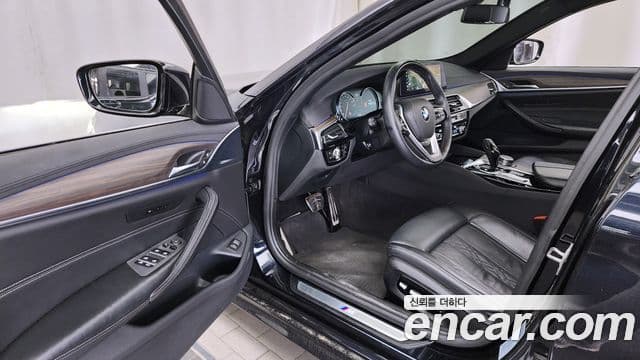 BMW 5 Series 2018 — ფოტო 10/20